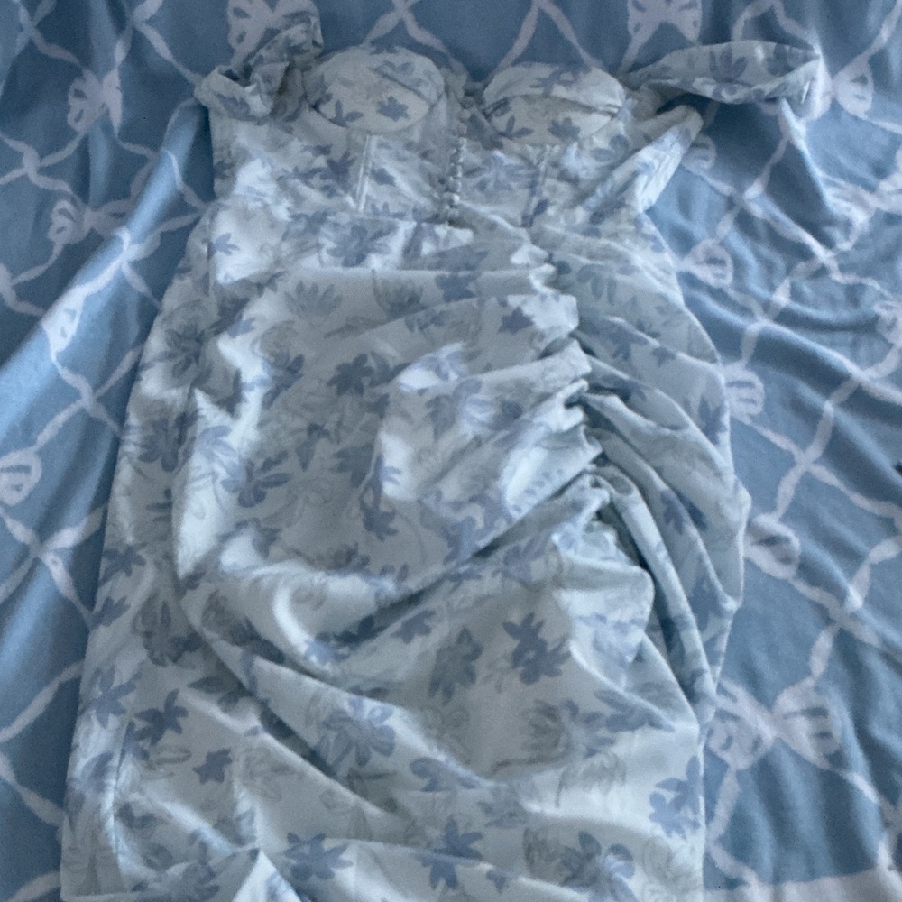 Chic Strapless Floral Dress in Light Blue